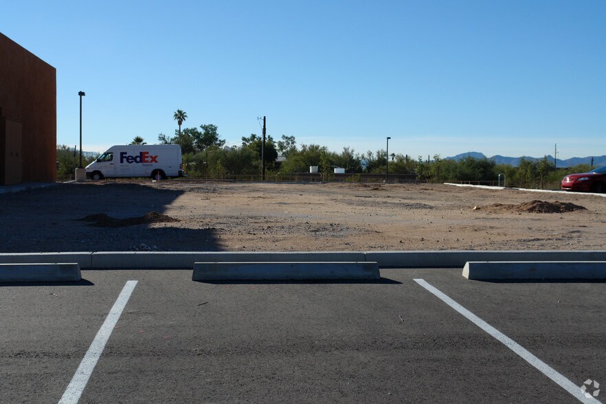 1645 W Ina Rd, Tucson, AZ for sale - Primary Photo - Image 2 of 9