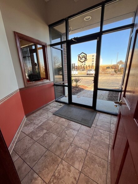 215 Remington Blvd, Bolingbrook, IL for sale - Building Photo - Image 2 of 6