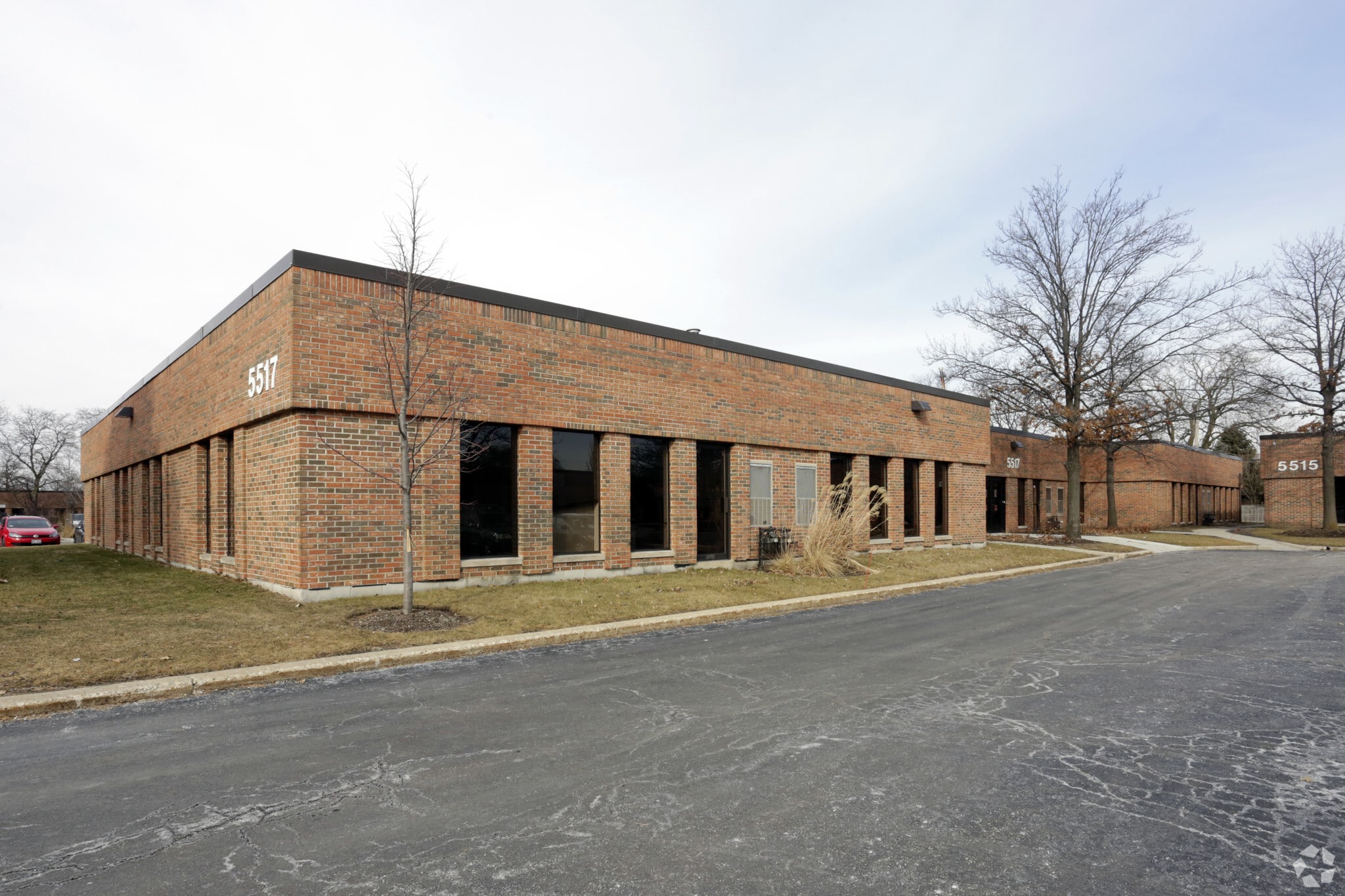 5517 N Cumberland Ave, Chicago, IL for lease Primary Photo- Image 1 of 10