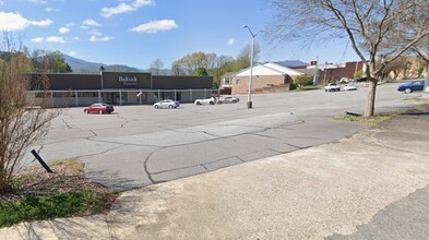 356 N Main St, Waynesville, NC for lease Building Photo- Image 2 of 7