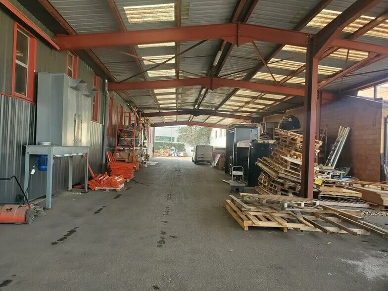 Industrial in CIVRIEUX-D'AZERGUES for lease - Building Photo - Image 1 of 6