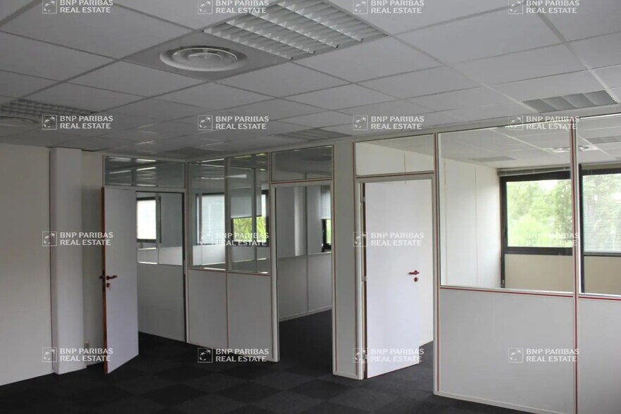 Office in Meyreuil for lease - Building Photo - Image 3 of 5