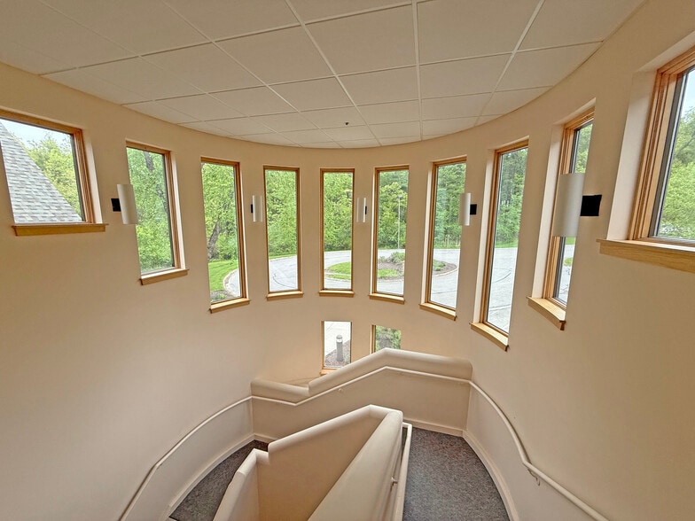 7 Holland Way, Exeter, NH for sale - Interior Photo - Image 3 of 7