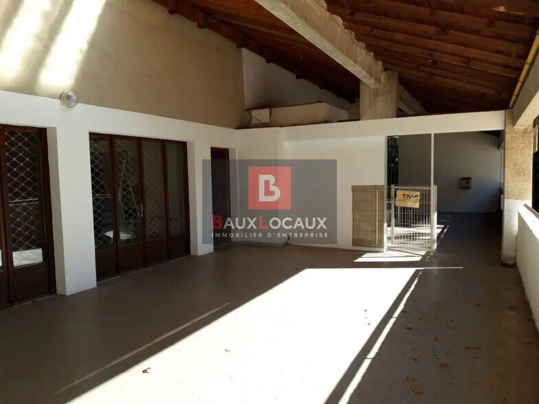 Office in Salon-de-Provence for lease - Building Photo - Image 2 of 9