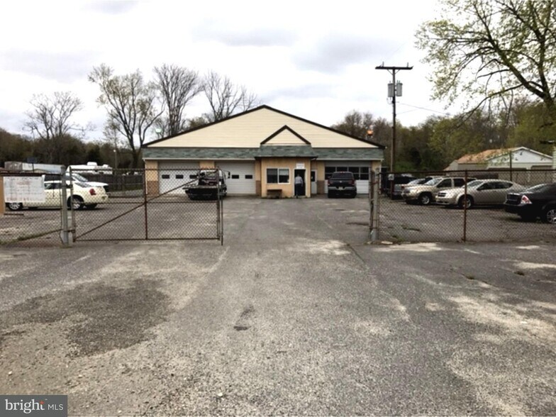 114 W Oak Rd, Vineland, NJ 08360