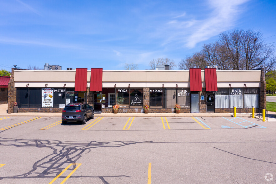 19151-19161 Merriman Rd, Livonia, MI for lease - Building Photo - Image 2 of 7