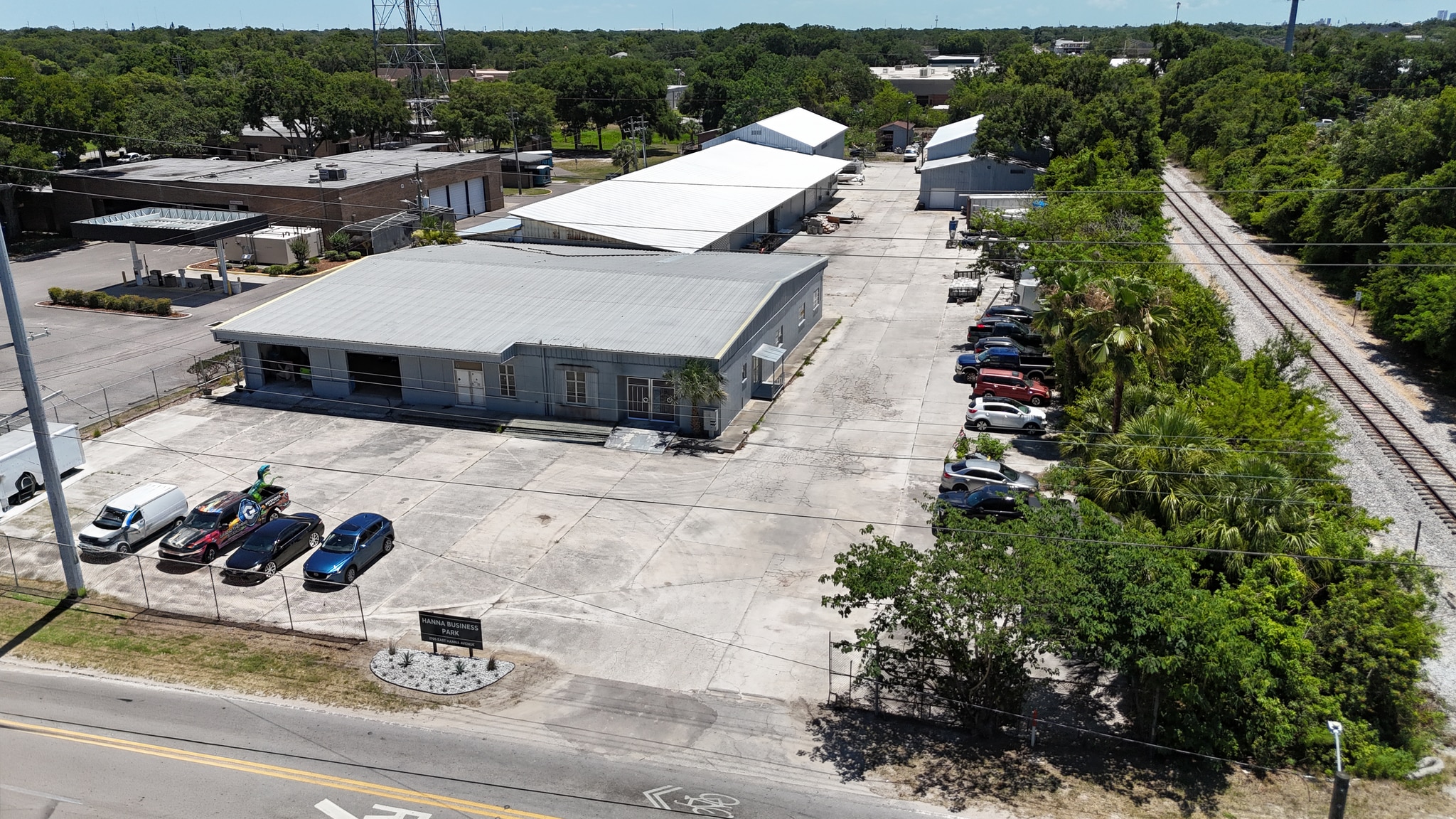 2705 E Hanna Ave, Tampa, FL for lease Primary Photo- Image 1 of 9