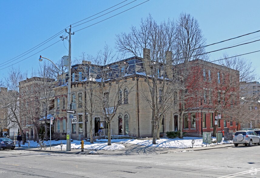 179 Gerrard St E, Toronto, ON for sale - Primary Photo - Image 1 of 1