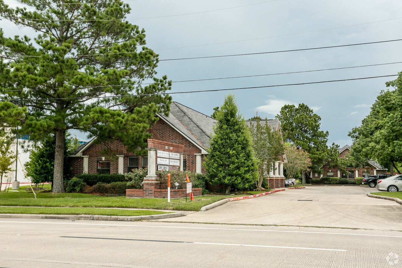 215 E Parkwood Ave, Friendswood, TX 77546 Property Record