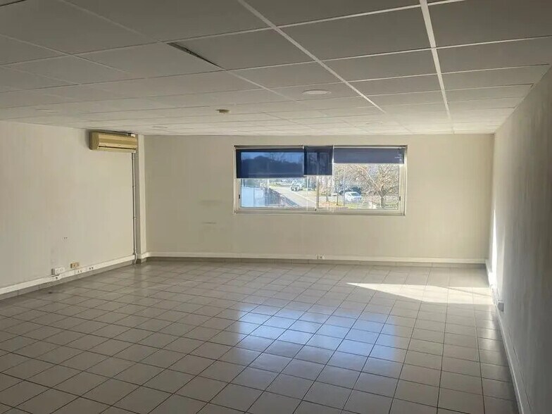 Office in Cugnaux for lease - Interior Photo - Image 3 of 10