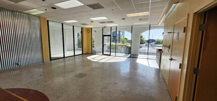 2140 Peachtree Rd NW, Atlanta, GA for lease Building Photo- Image 2 of 10