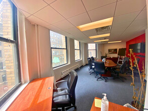 223-225 W 35th St, New York, NY for lease Interior Photo- Image 1 of 5