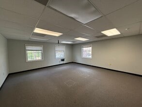 10529-10535 Crestwood Dr, Manassas, VA for lease Building Photo- Image 1 of 7