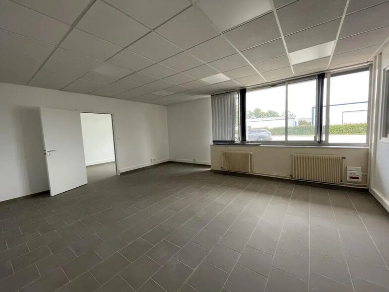 Office in Pont-Audemer for lease - Interior Photo - Image 3 of 8