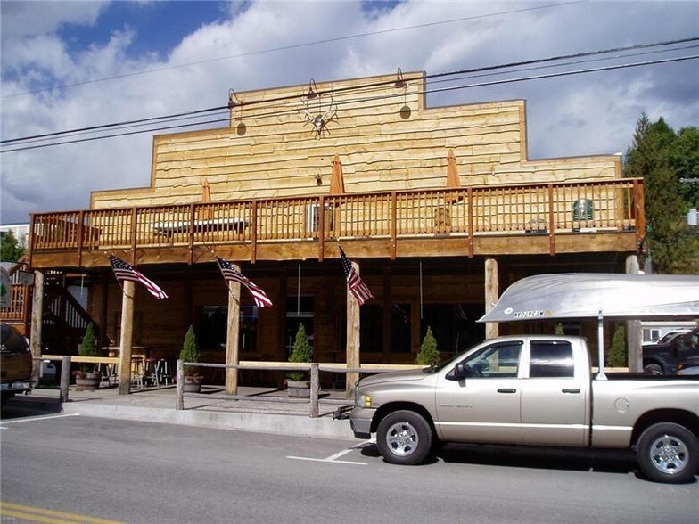 425 Grand Dr, Bigfork, MT for sale - Primary Photo - Image 1 of 1