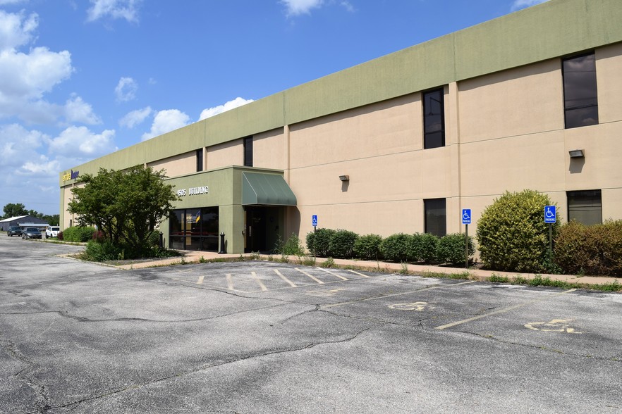 4505 E 47th St S, Wichita, KS for lease - Building Photo - Image 1 of 2