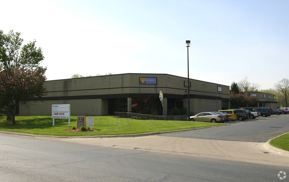 3681-3699 Corporate Dr, Columbus, OH for lease - Building Photo - Image 3 of 10