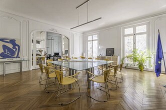 Office in Paris for lease Interior Photo- Image 1 of 5
