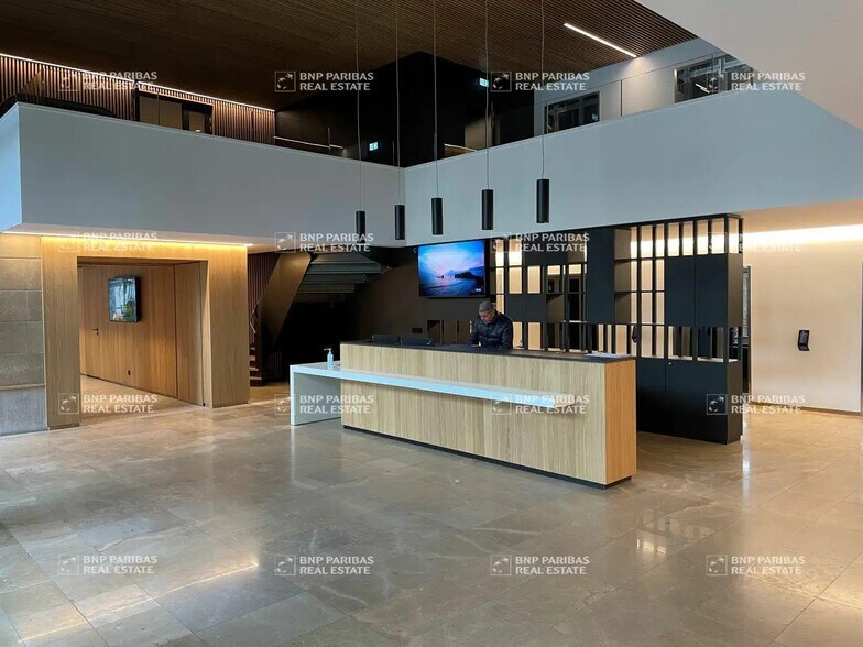 Office in Lyon for lease - Building Photo - Image 2 of 14