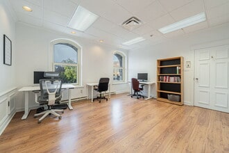 538-540 Pl Saint-Henri, Montréal, QC for lease Building Photo- Image 2 of 2