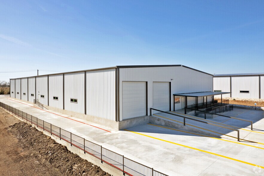 12951 Wright Rd, Creedmoor, TX for sale - Primary Photo - Image 1 of 1