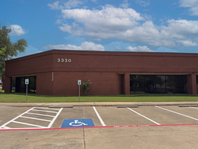 3330 Earhart Dr, Carrollton, TX for lease - Building Photo - Image 2 of 3