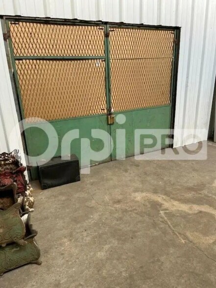 Flex in Senlis for lease - Building Photo - Image 3 of 4