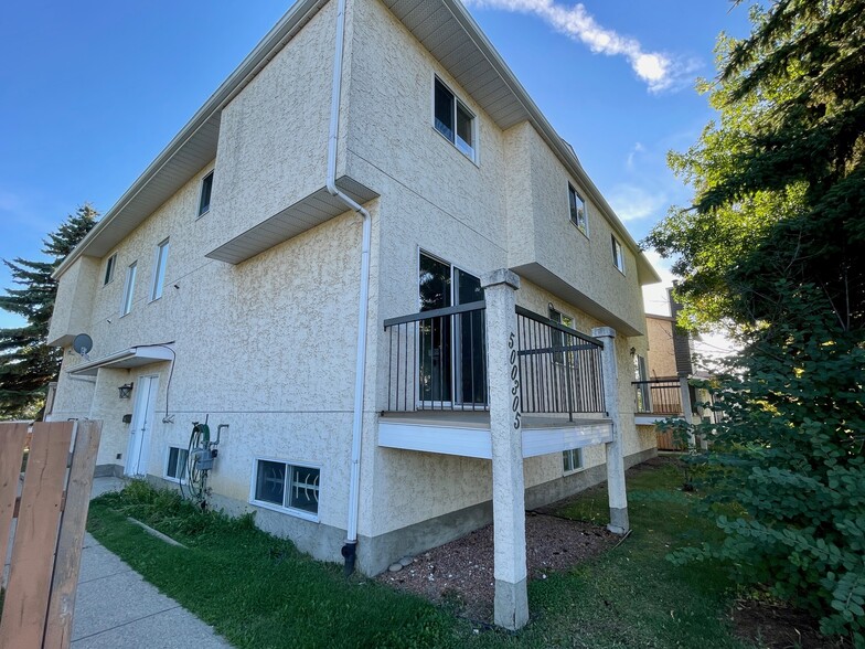 5009 13 Av NW, Edmonton, AB for sale - Building Photo - Image 3 of 4