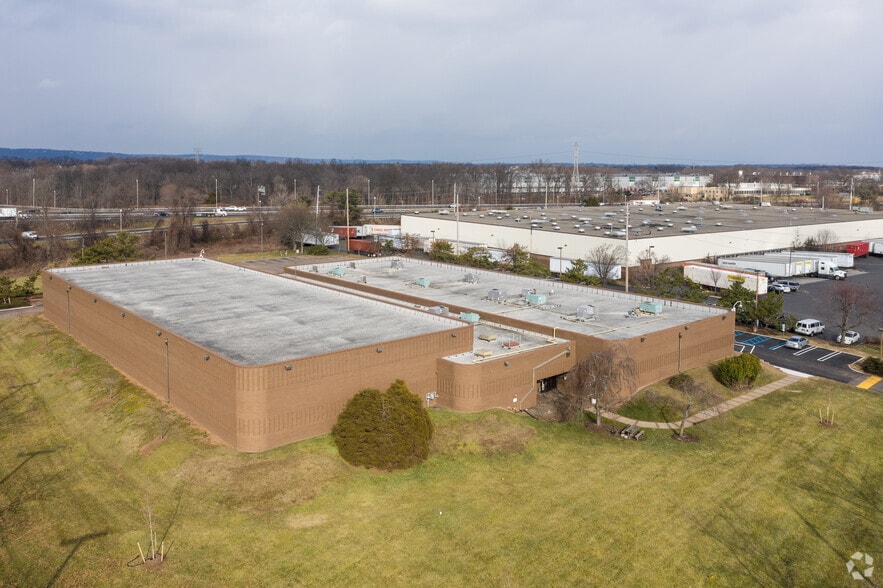2 Corporate Pl, Piscataway, NJ for lease - Primary Photo - Image 1 of 4