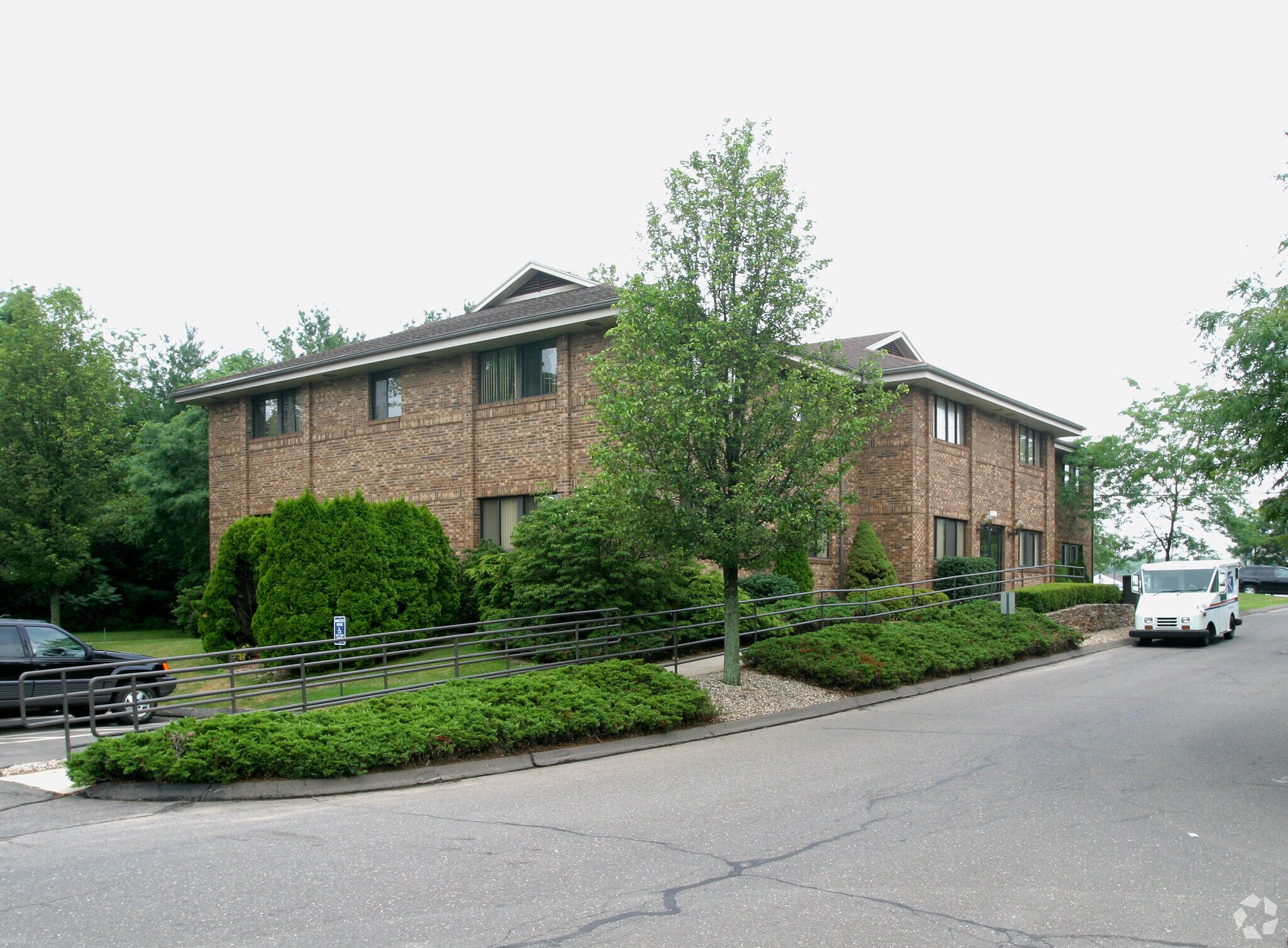 10801092 Elm St, Rocky Hill, CT 06067 West Elm Office Commons