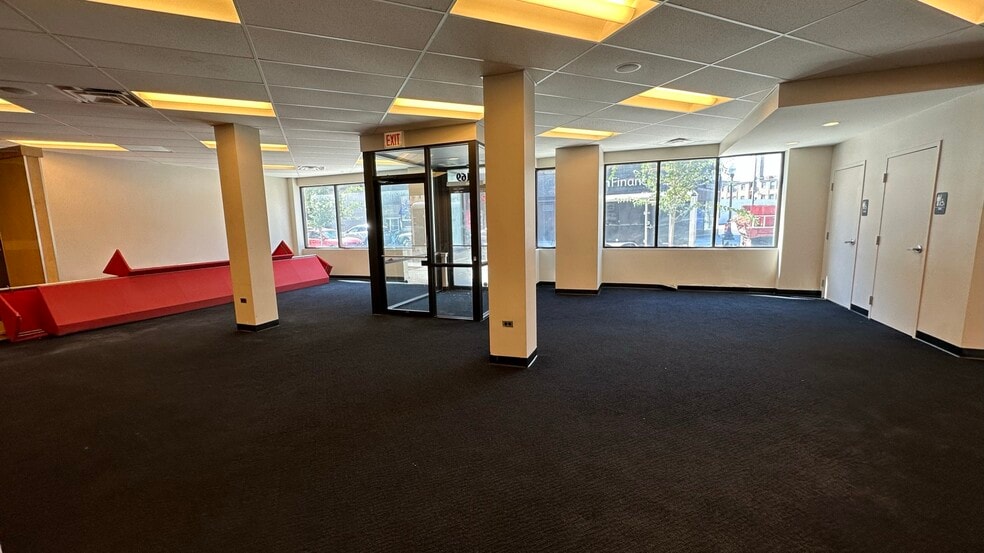 1547-1549 W Belmont Ave, Chicago, IL for lease - Interior Photo - Image 2 of 21