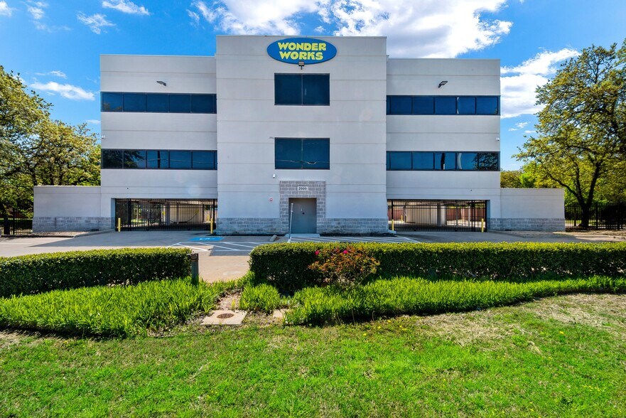 2000 Interstate 20 Hwy W, Arlington, TX for sale - Building Photo - Image 1 of 1
