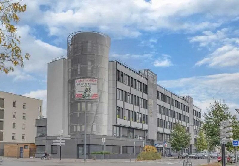 1-3 Avenue Salvador Allende, Vaulx-en-Velin for sale - Building Photo - Image 3 of 12