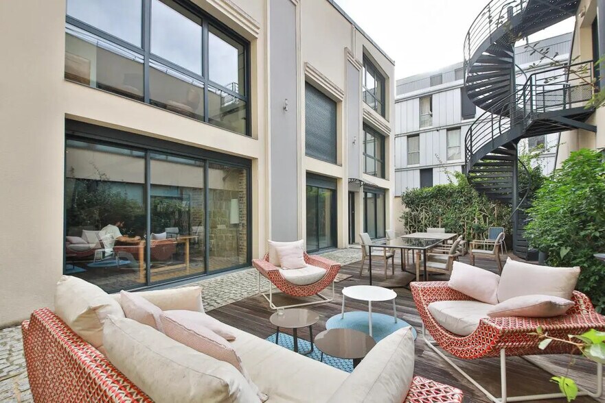 Office in Paris for lease - Building Photo - Image 1 of 8