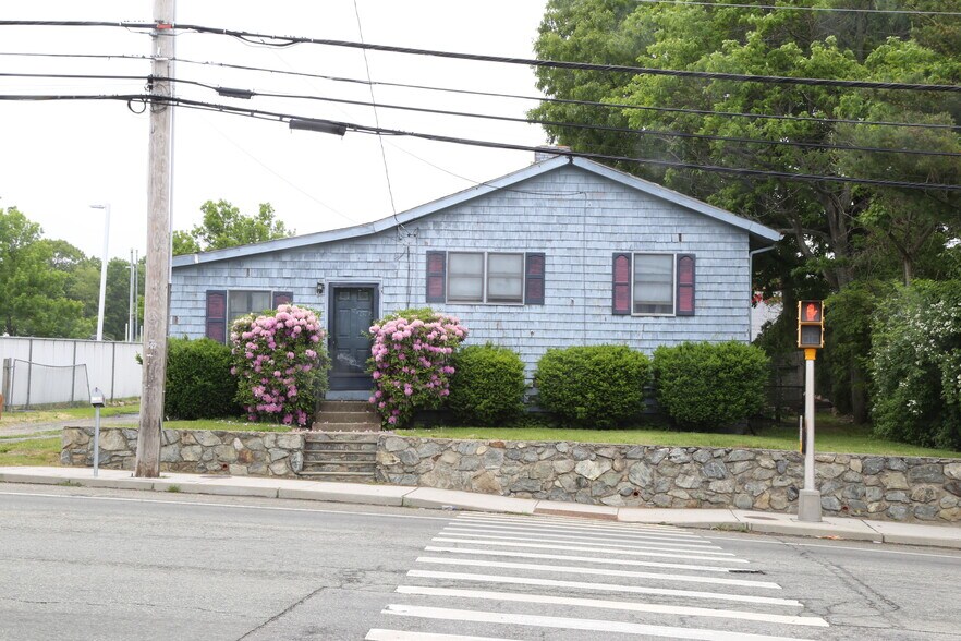 1781 Plainfield Pike, Johnston, RI 02919