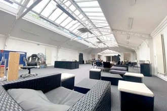 Rue D'Hauteville, Paris for lease Interior Photo- Image 2 of 5