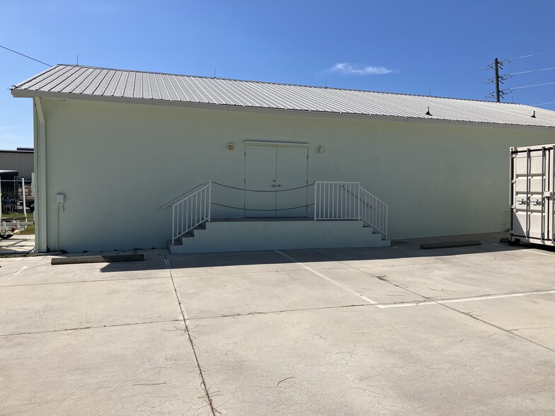 2870 Worth Ave, Englewood, FL for lease - Building Photo - Image 3 of 10