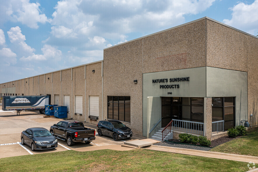 2740-2760 Regency Dr, Grand Prairie, TX for lease - Primary Photo - Image 1 of 5