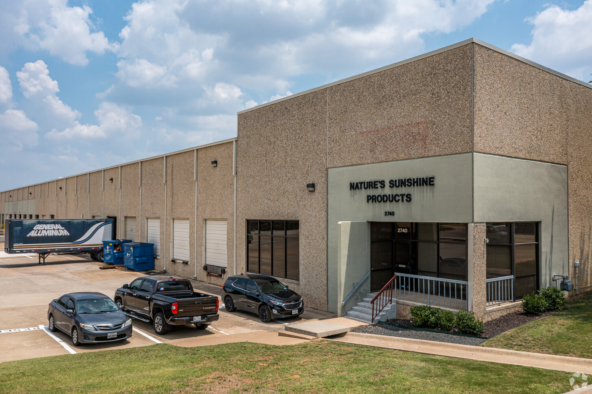 2740-2760 Regency Dr, Grand Prairie, TX for lease Primary Photo- Image 1 of 6