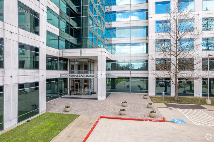 3010 Briarpark Dr, Houston, TX for lease - Building Photo - Image 3 of 13