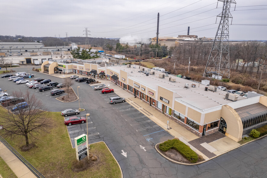 881 Main St, Sayreville, NJ for lease - Building Photo - Image 3 of 9