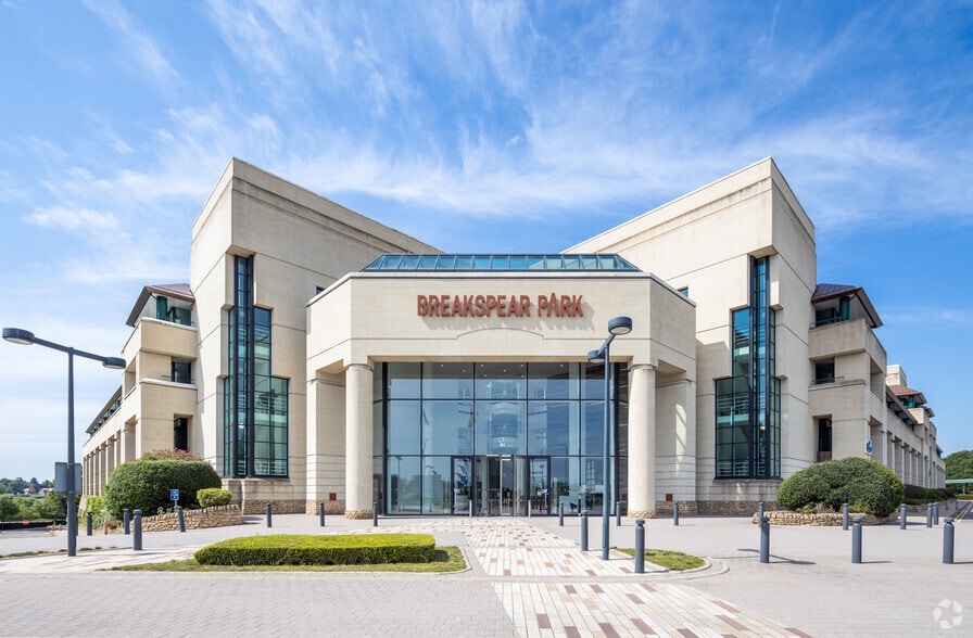 Breakspear Way, Hemel Hempstead for lease - Building Photo - Image 1 of 9