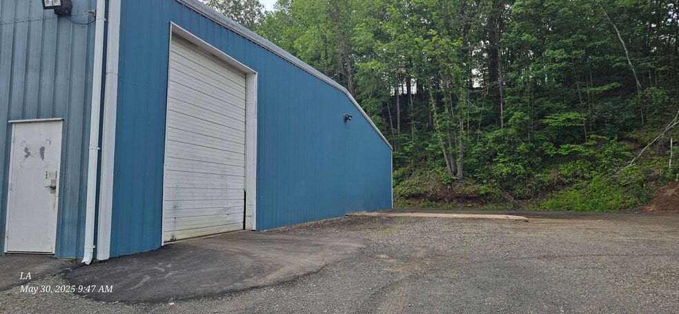 493 Old Turnpike Rd, Plantsville, CT for lease - Building Photo - Image 3 of 5