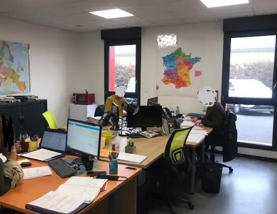 Office in Villefranche-sur-Saône for lease Interior Photo- Image 1 of 4