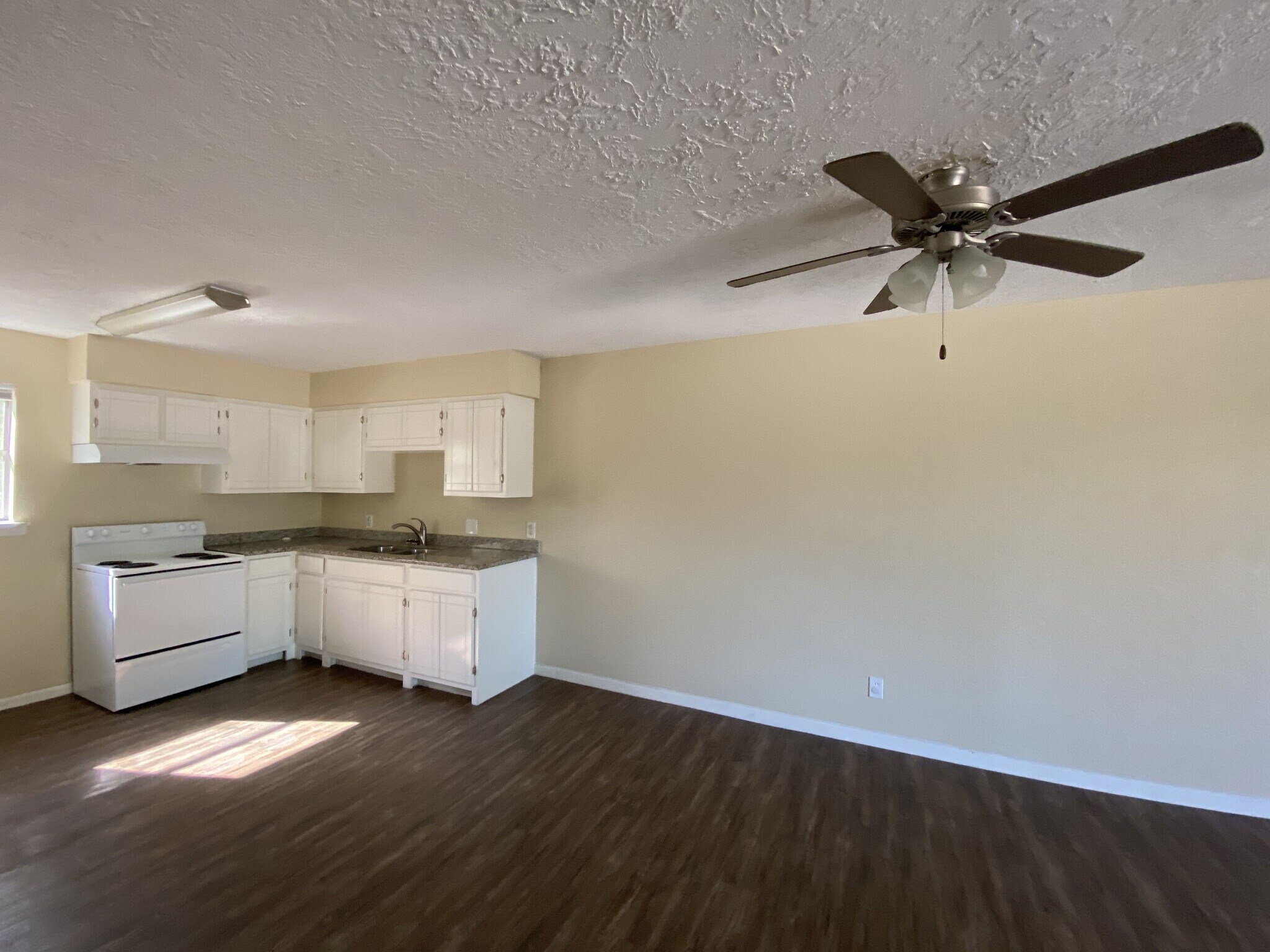 515 FM 517 Rd E, Dickinson, TX 77539 Vallejo Properties