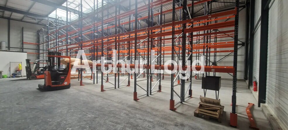 Industrial in Saint-André-sur-Orne for sale - Building Photo - Image 2 of 5