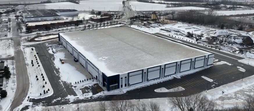 348 Charles Ct, West Chicago, IL for lease - Building Photo - Image 2 of 2