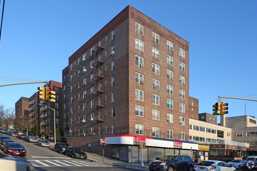 6725 Dartmouth St, Forest Hills, NY 11375