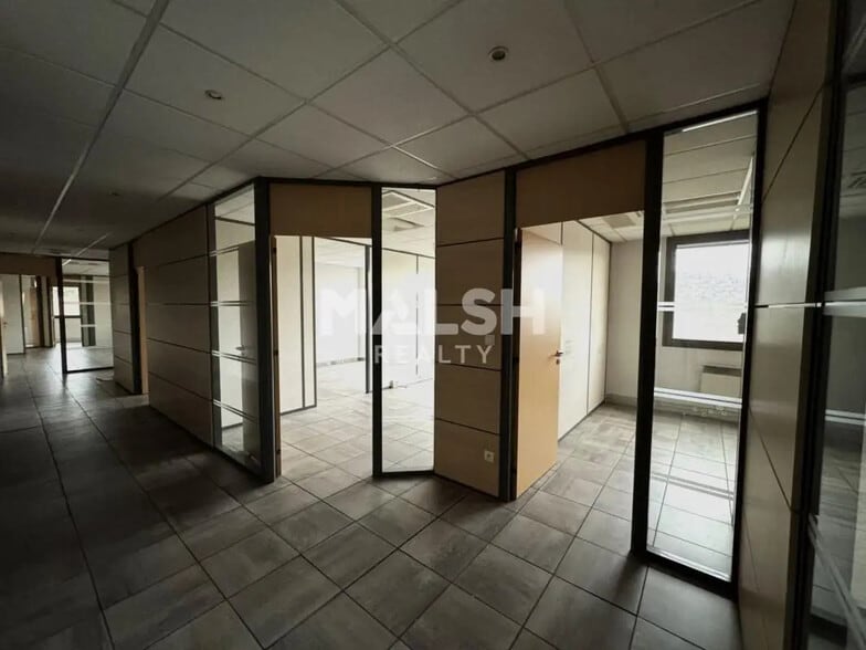 Office in Villars for sale - Interior Photo - Image 1 of 8