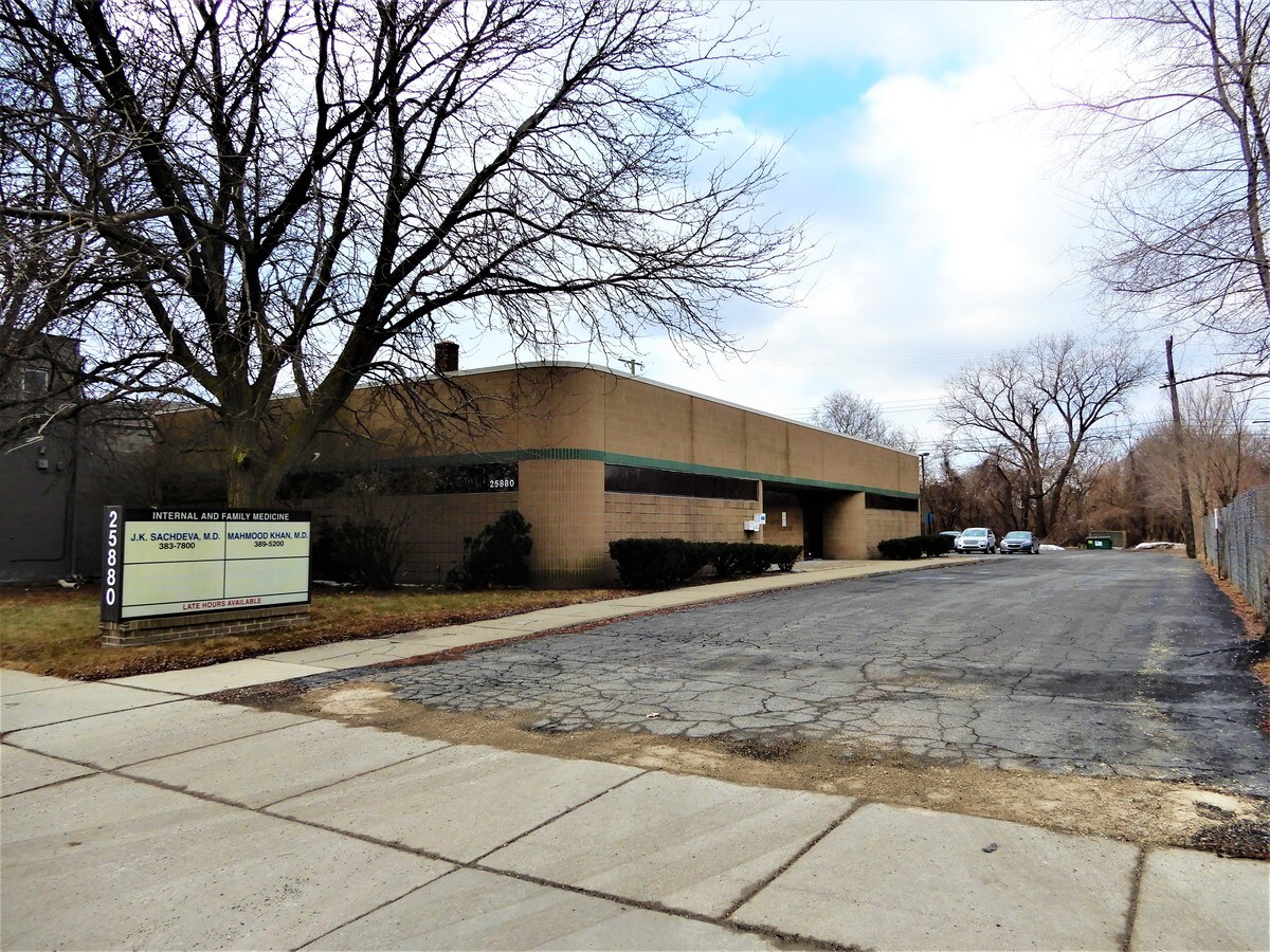 25880 Outer Dr, Lincoln Park, MI 48146